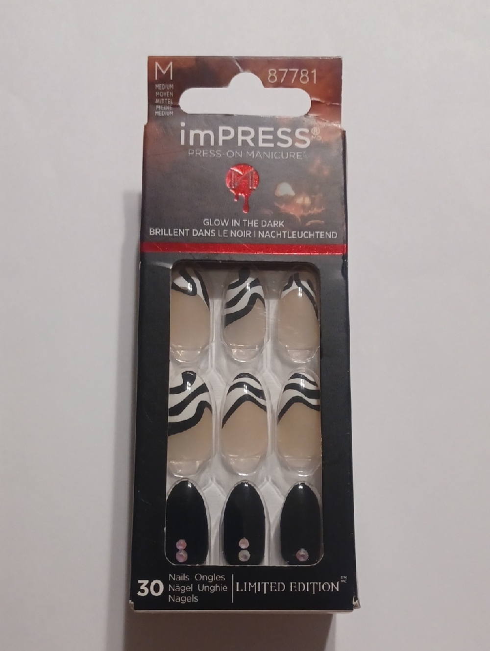 imPRESS Glow-In-The-Dark Press-On Nails - Picture 7 of 12